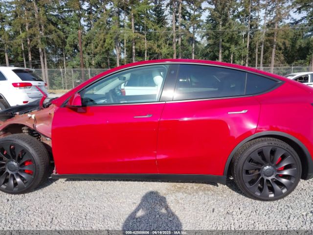 7SAYGDEF2NF409129 Tesla Model Y