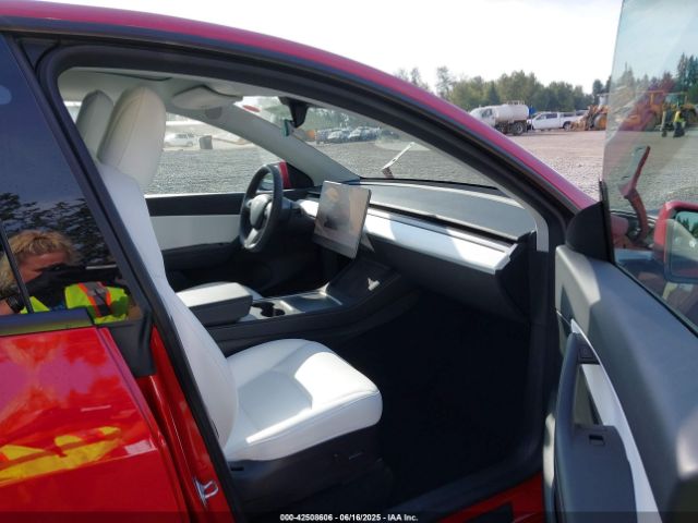 7SAYGDEF2NF409129 Tesla Model Y
