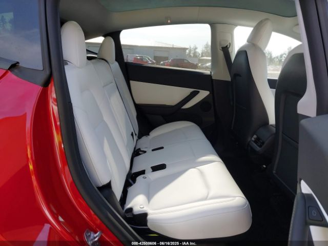 7SAYGDEF2NF409129 Tesla Model Y