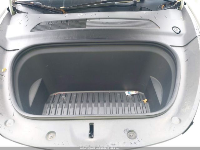 2021 TESLA MODEL Y 5YJYGAED6MF136348 Photo 9