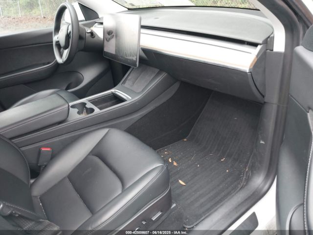 2021 TESLA MODEL Y 5YJYGAED6MF136348 Photo 4