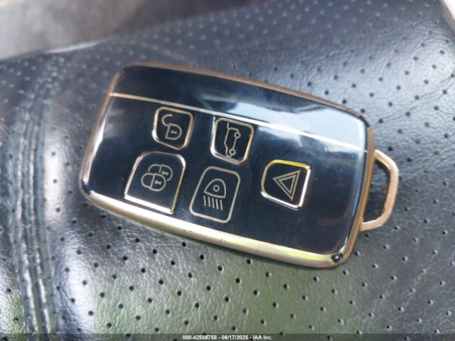 2016 JAGUAR XJ SAJWA1C7XG8W02813 Photo 10