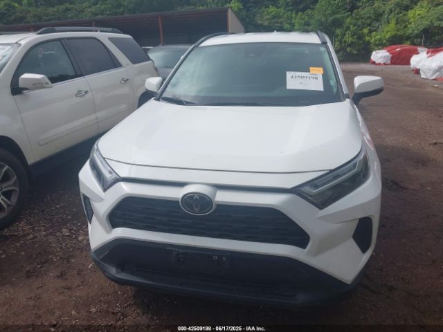 2T3P1RFV7RC411358 Toyota Rav4 Xle