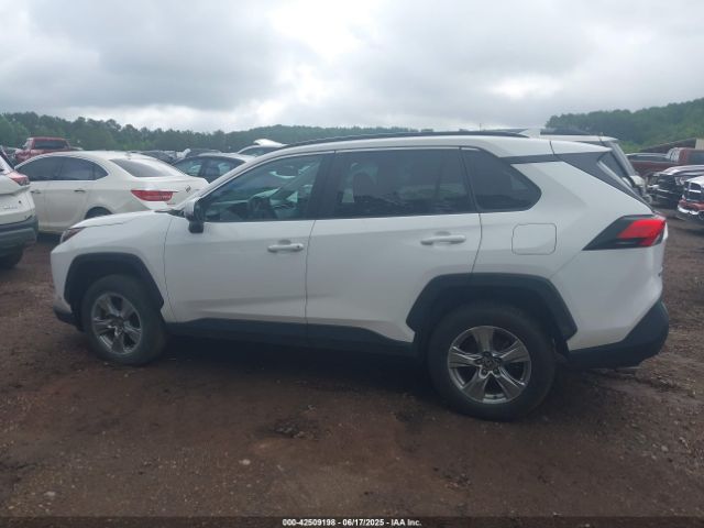 2T3P1RFV7RC411358 Toyota Rav4 Xle
