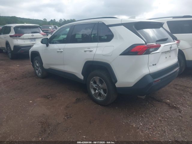 2T3P1RFV7RC411358 Toyota Rav4 Xle