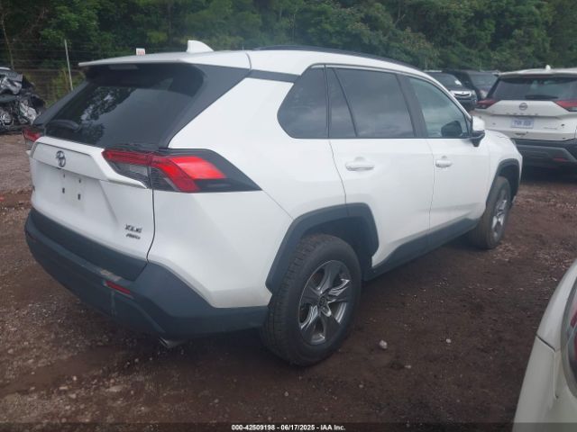 2T3P1RFV7RC411358 Toyota Rav4 Xle