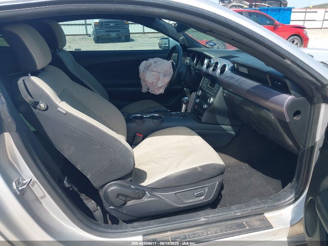 Ford 2.3l 4v premium fuel 2017 1FA6P8TH2H5277176 Image 5