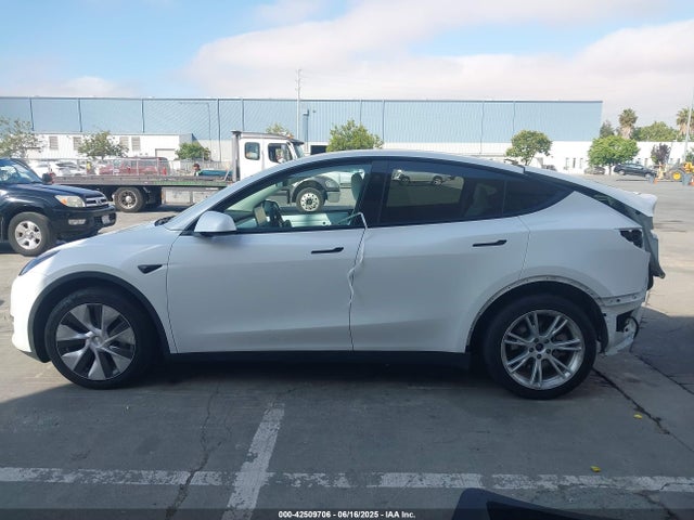 7SAYGDEE2PF832769 Tesla Model Y