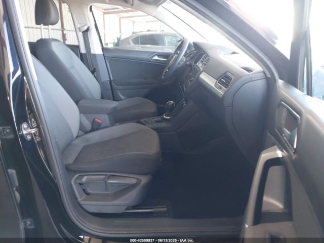 2018 VOLKSWAGEN TIGUAN 3VV1B7AX3JM024361 Photo 4