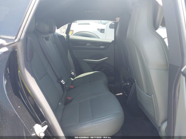 Porsche Macan 2025 WP1AA2XA8SL002362 Image 8