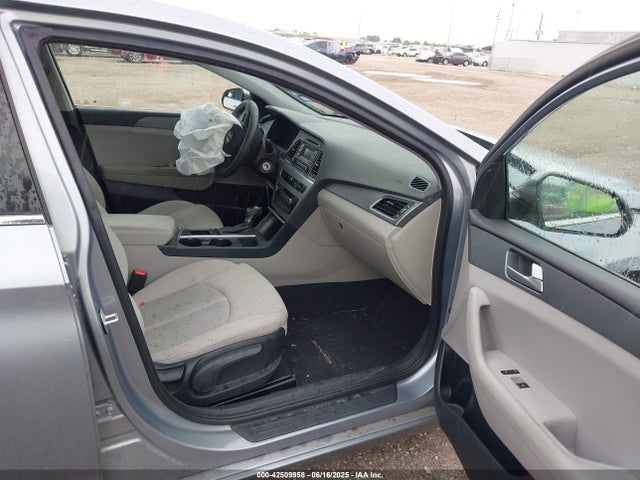 5NPE24AFXHH533739 Hyundai 2017