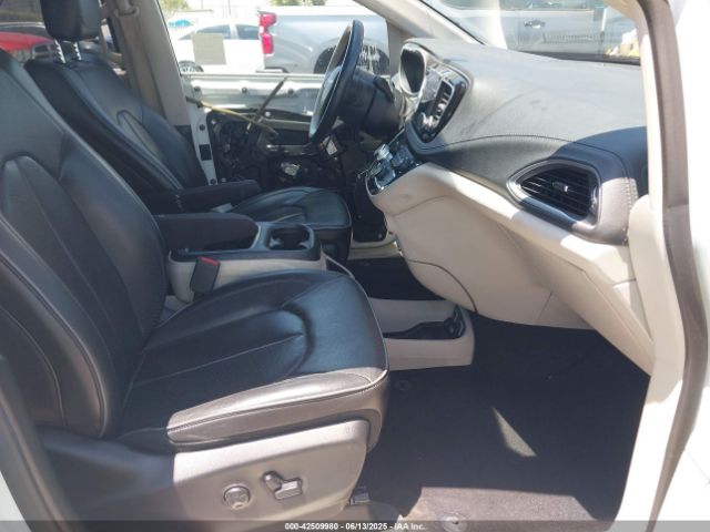2C4RC1GG3JR320296 Chrysler 2018