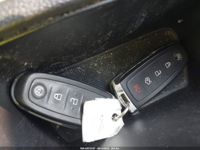 1FMCU0JD2HUA74328 Ford Escape Titanium