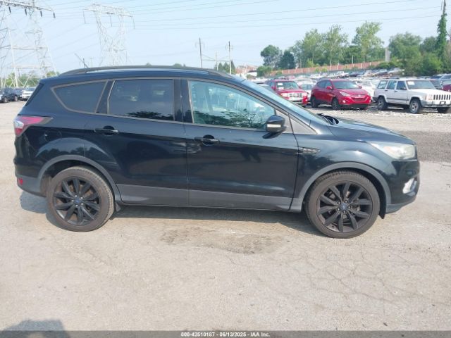 1FMCU0JD2HUA74328 Ford Escape Titanium