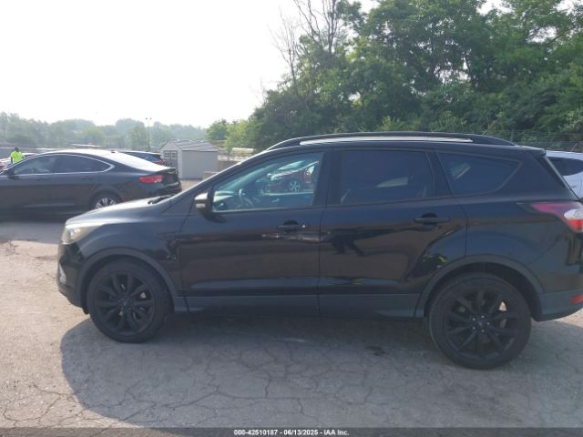 1FMCU0JD2HUA74328 Ford Escape Titanium