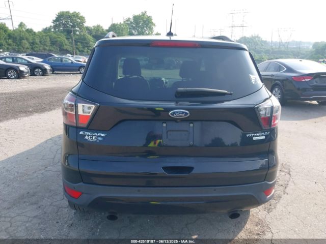 1FMCU0JD2HUA74328 Ford Escape Titanium