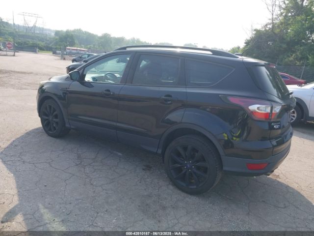1FMCU0JD2HUA74328 Ford Escape Titanium