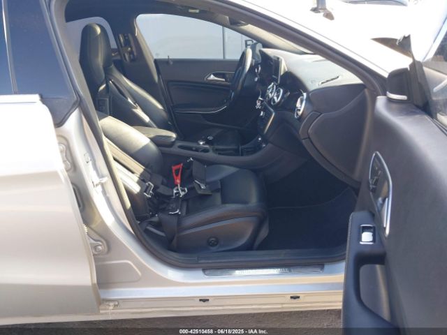 2014 MERCEDES-BENZ CLA 250 WDDSJ4GB3EN125305 Photo 4