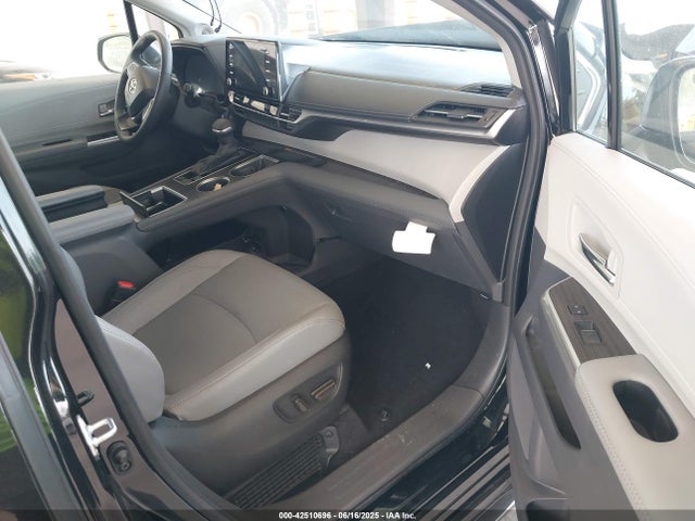 5TDZSKFC2RS125364 Toyota a25a-fxs