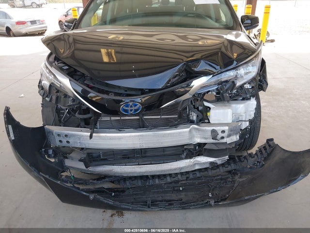 5TDZSKFC2RS125364 Toyota a25a-fxs