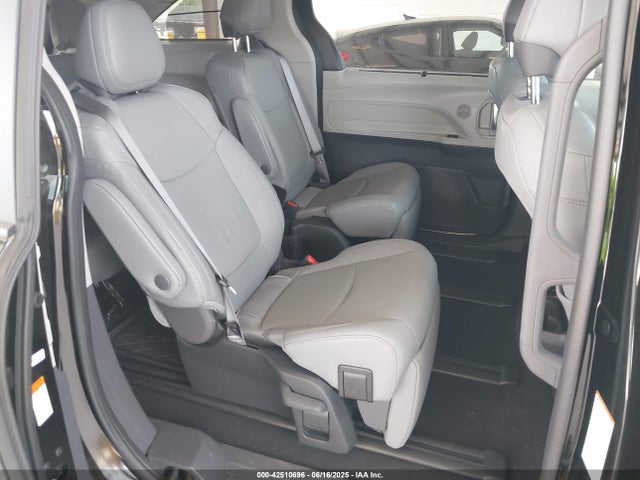 5TDZSKFC2RS125364 Toyota a25a-fxs
