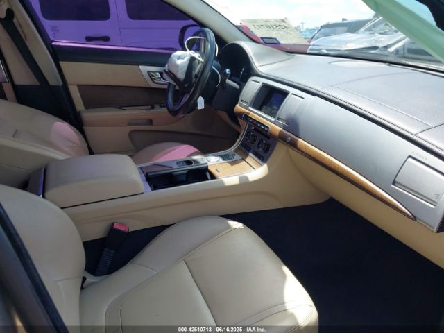 2014 JAGUAR XF SAJWA0ES3EPU09854 Photo 4