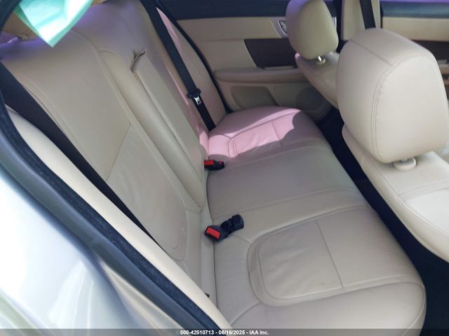2014 JAGUAR XF SAJWA0ES3EPU09854 Photo 7