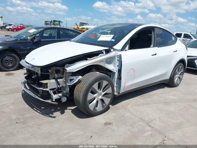 2021 TESLA MODEL Y 5YJYGDEE9MF269826 Photo 1