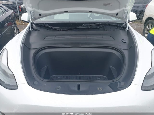 2023 TESLA MODEL Y 7SAYGDEE7PF754571 Photo 9