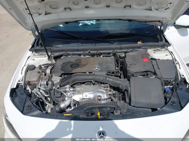 W1K3G4EB6MJ288266 Mercedes-Benz m260