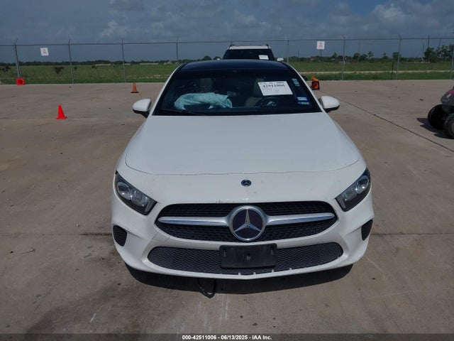 W1K3G4EB6MJ288266 Mercedes-Benz m260