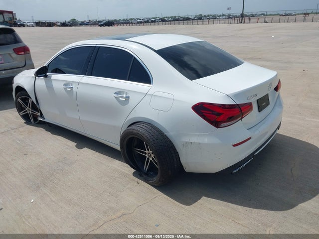 W1K3G4EB6MJ288266 Mercedes-Benz m260