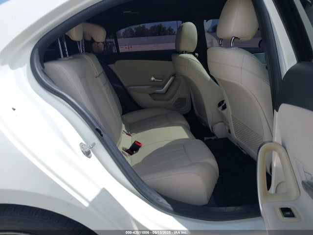 W1K3G4EB6MJ288266 Mercedes-Benz m260