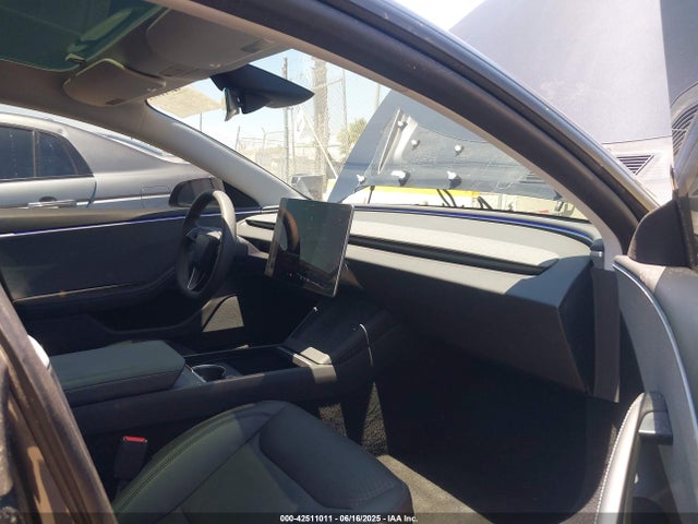 5YJ3E1EA5RF754824 Tesla 2024