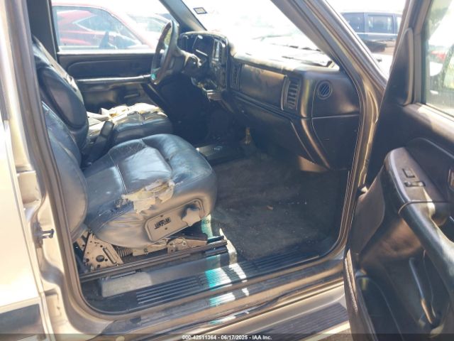 2001 CHEVROLET SUBURBAN 1500 3GNEC16TX1G119957 Photo 4