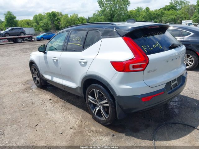 2021 VOLVO XC40 YV4162UM8M2467055 Photo 2