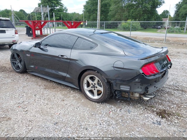 Ford 5.0l 4v premium fuel 2018 1FA6P8CF9J5171084 Image 3