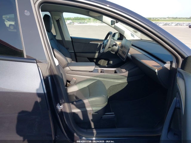 7SAYGDEE8RA288584 Tesla 2024