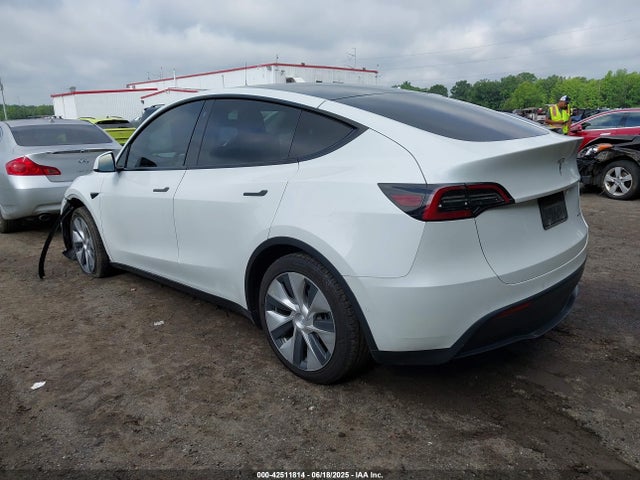 2021 TESLA MODEL Y 5YJYGDEE1MF302060 Photo 2