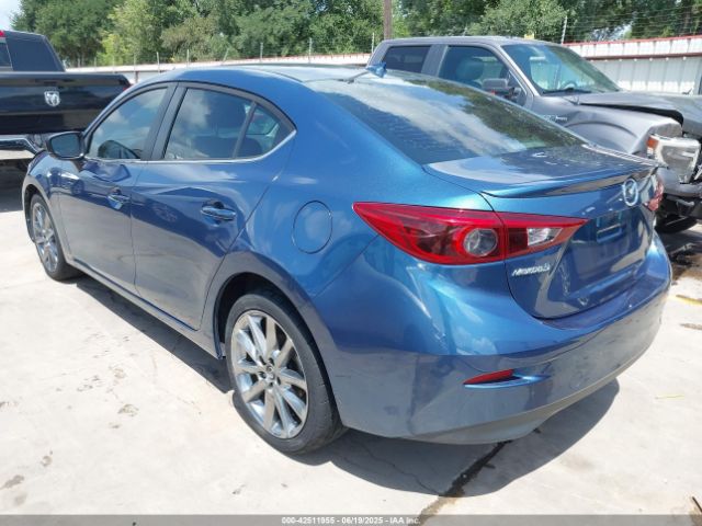 2018 MAZDA MAZDA3 3MZBN1W33JM190843 Photo 2