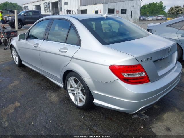 2012 MERCEDES-BENZ C 250 WDDGF4HBXCR218205 Photo 2