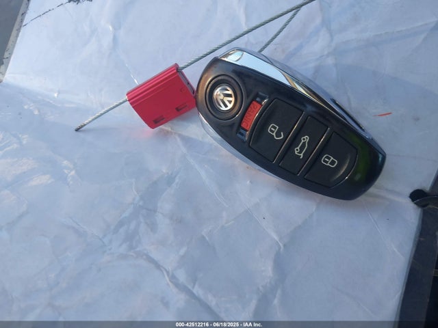 WVGEF9BP1GD012630 Volkswagen 2016