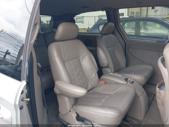 2002 CHRYSLER TOWN & COUNTRY 2C4GP74L52R717008 Photo 7