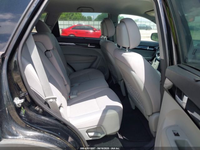 5XYKT3A62FG602647 KIA SORENTO LX