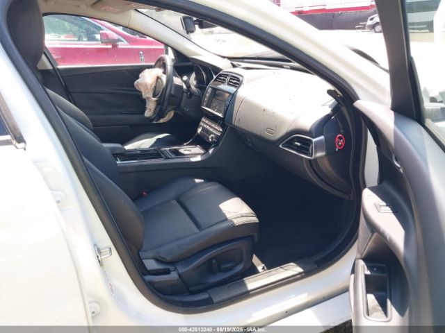 2018 JAGUAR XE SAJAR4FX8JCP38409 Photo 4