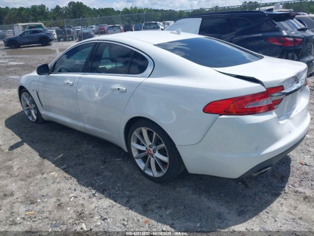 2015 JAGUAR XF SAJWA0F79F8U64380 Photo 2