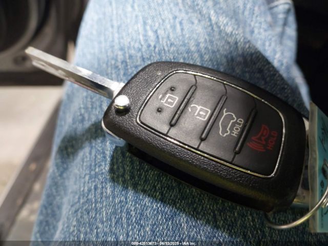 KM8SMDHF6GU147628 Hyundai Santa Fe Se