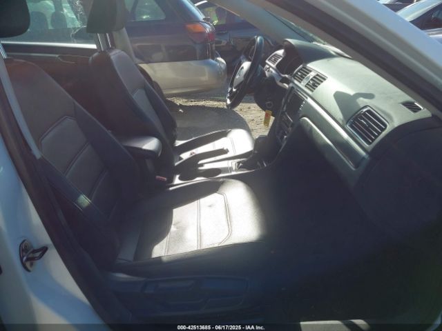 2017 VOLKSWAGEN PASSAT 1VWDT7A32HC005492 Photo 4