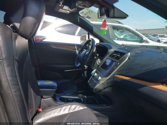 2019 LINCOLN MKC 5LMCJ3D97KUL44398 Photo 4