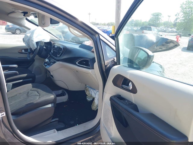 Chrysler Pacifica Touring 2017 2C4RC1DG8HR796784 Image 5